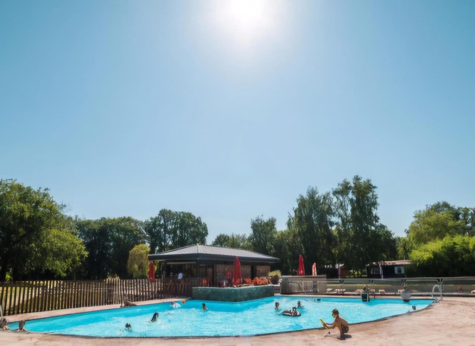 Pipowagen Met Prive Hot Tub Villa Lanaken Eksteriør billede
